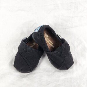 LIKE NEW Infant Classic Toms
